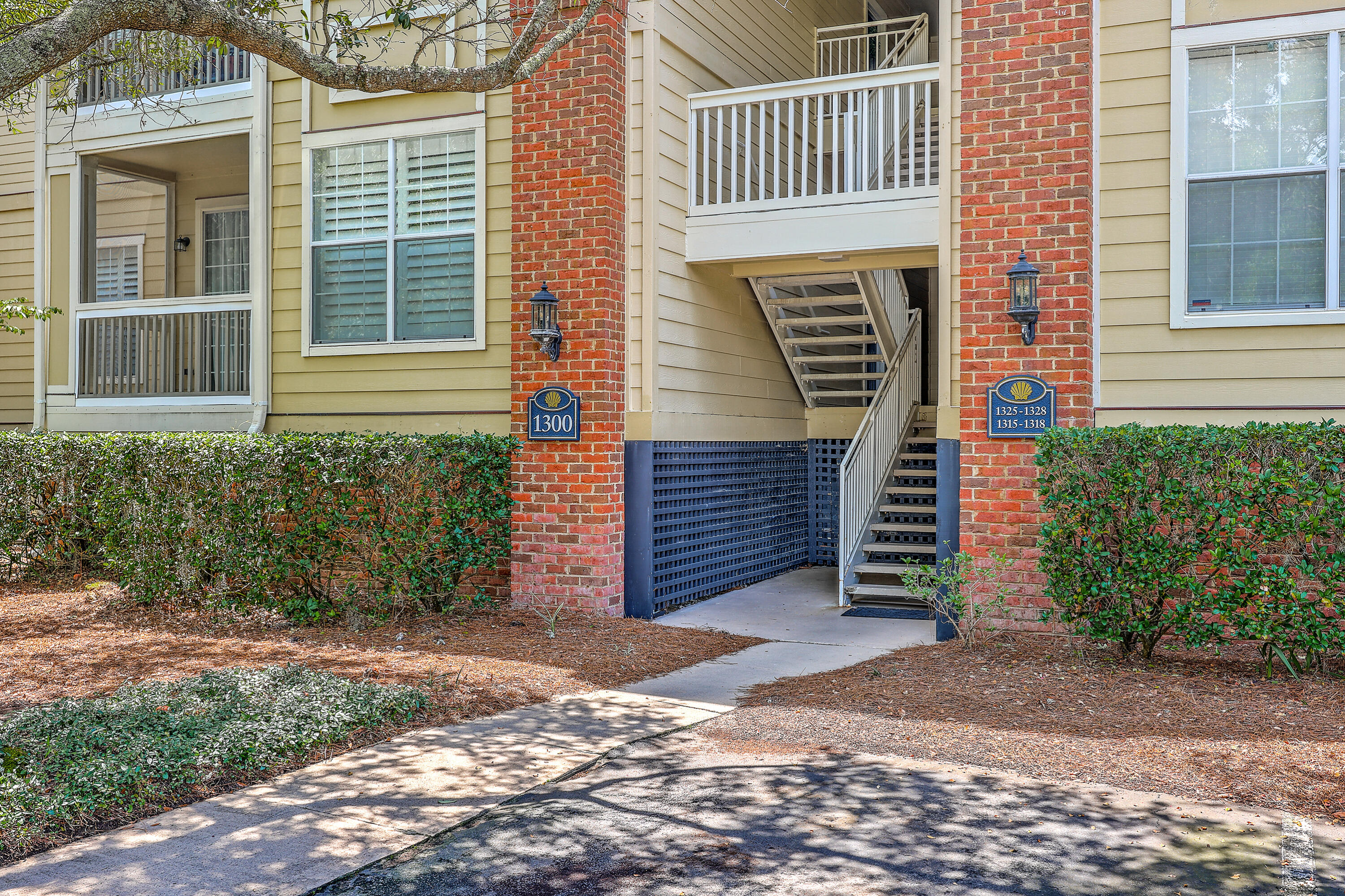 1600 Long Grove Drive, Unit 1318 Mount Pleasant, SC 29464 - Photo 3 of 23 ZYN_7792_3_4_5_6_7_8