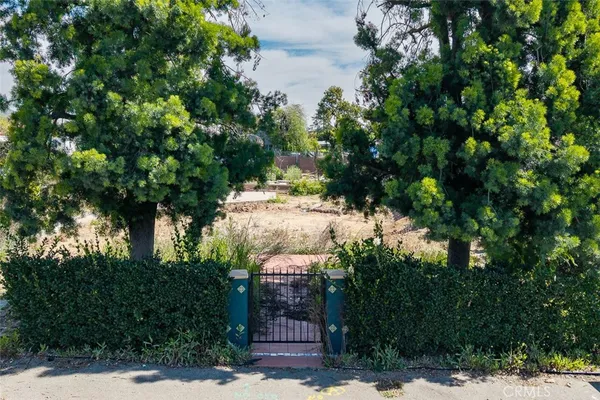 $488,000 | 2034 El Molino Avenue, Altadena, CA 91001