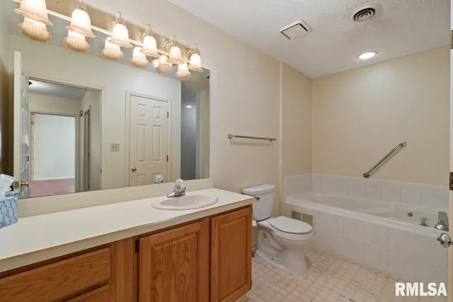 $144,900 | 1104 Kimberly Road, Unit 602, Bettendorf, IA 52722