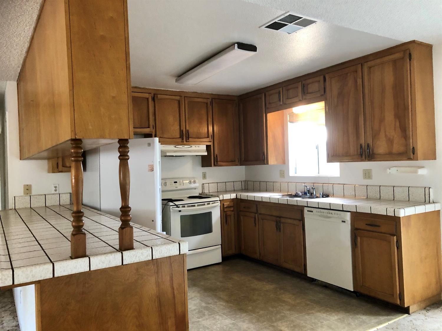 42618 Springwood Road Oakhurst, CA 93644 - Photo 2 of 12 Gallery Image 2
