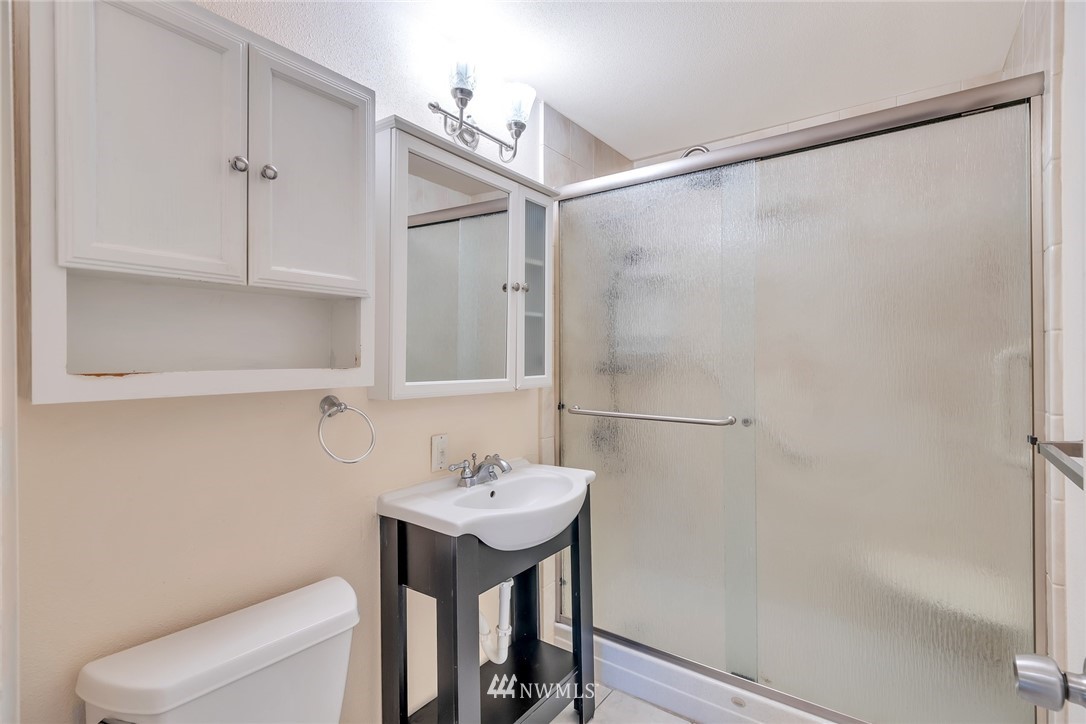 3407 Northeast 6th Place Renton, WA 98056 - Photo 5 of 16