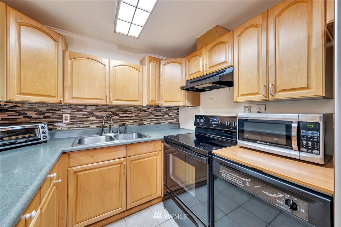3407 Northeast 6th Place Renton, WA 98056 - Photo 7 of 16