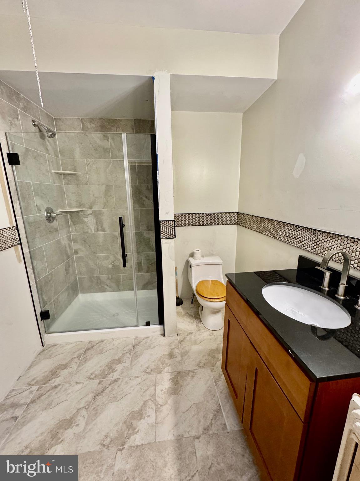 4808 B Street Philadelphia, PA 19120 - Photo 2 of 24 2nd Floor Full Bathroom