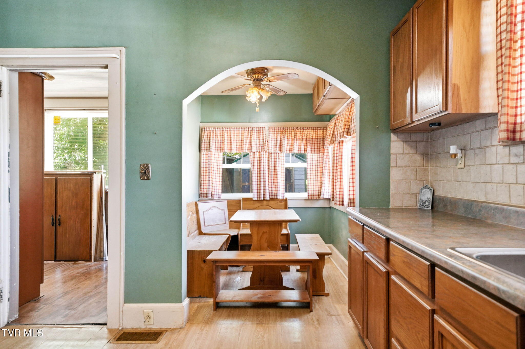 138 State Line Road Elizabethton, TN 37643 - Photo 10 of 26 Eat In Kitchen