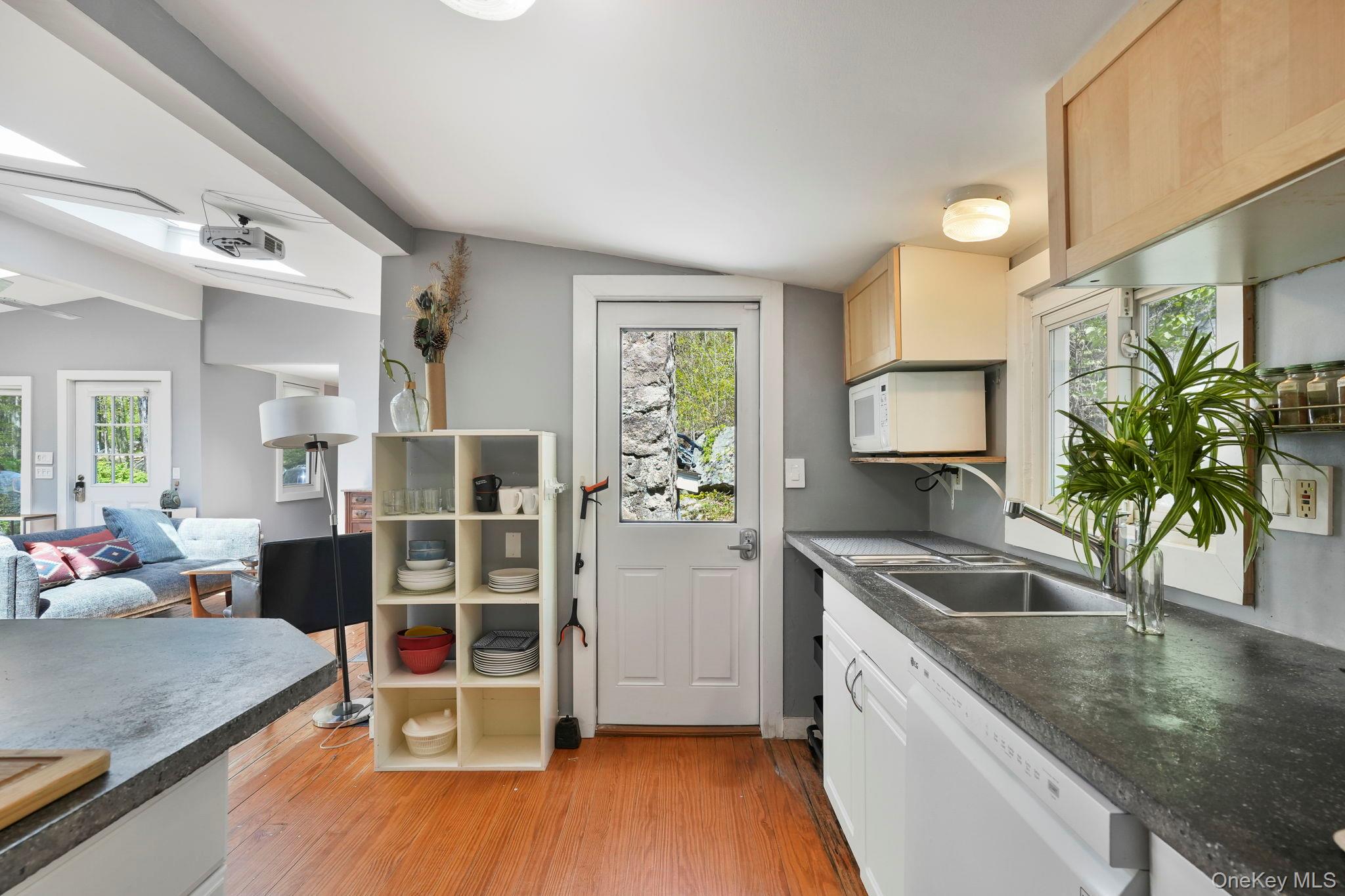 44 Tompkins Road Carmel, NY 10512 - Photo 5 of 31 a kitchen that has a sink and a stove in it
