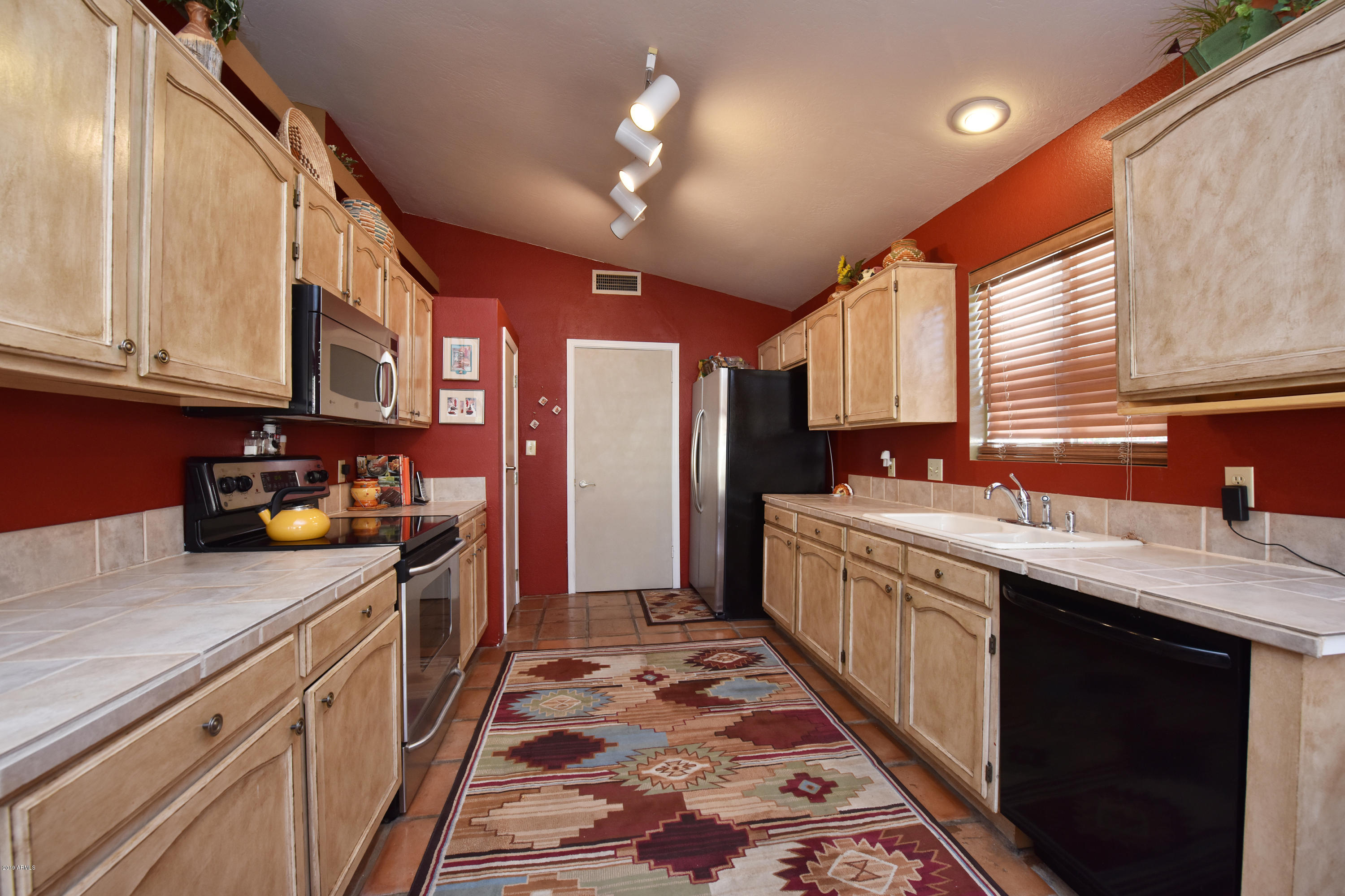 3532 East Utopia Road Phoenix, AZ 85050 - Photo 22 of 41 Lots of Counter Space