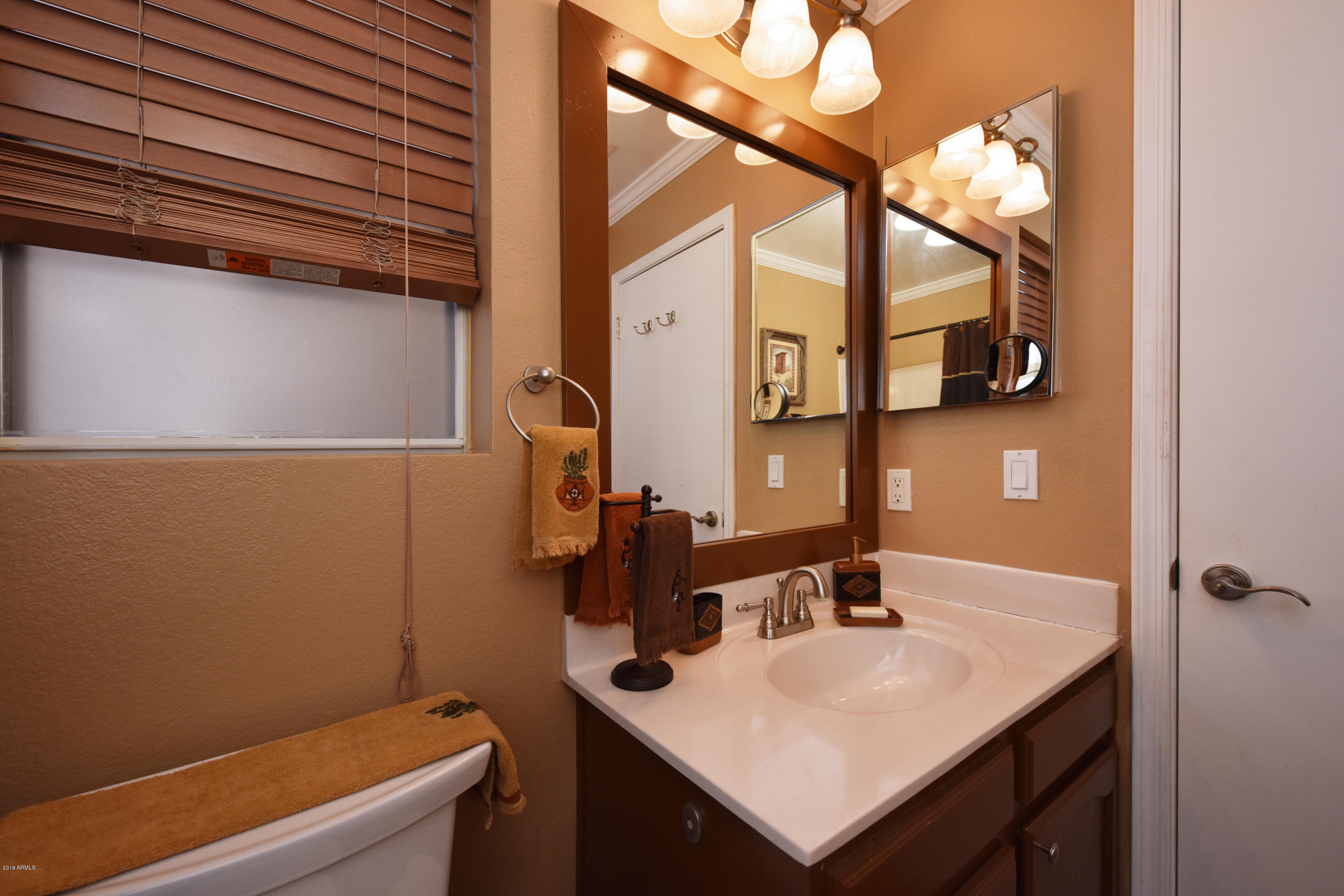 3532 East Utopia Road Phoenix, AZ 85050 - Photo 34 of 41 Guest Bath