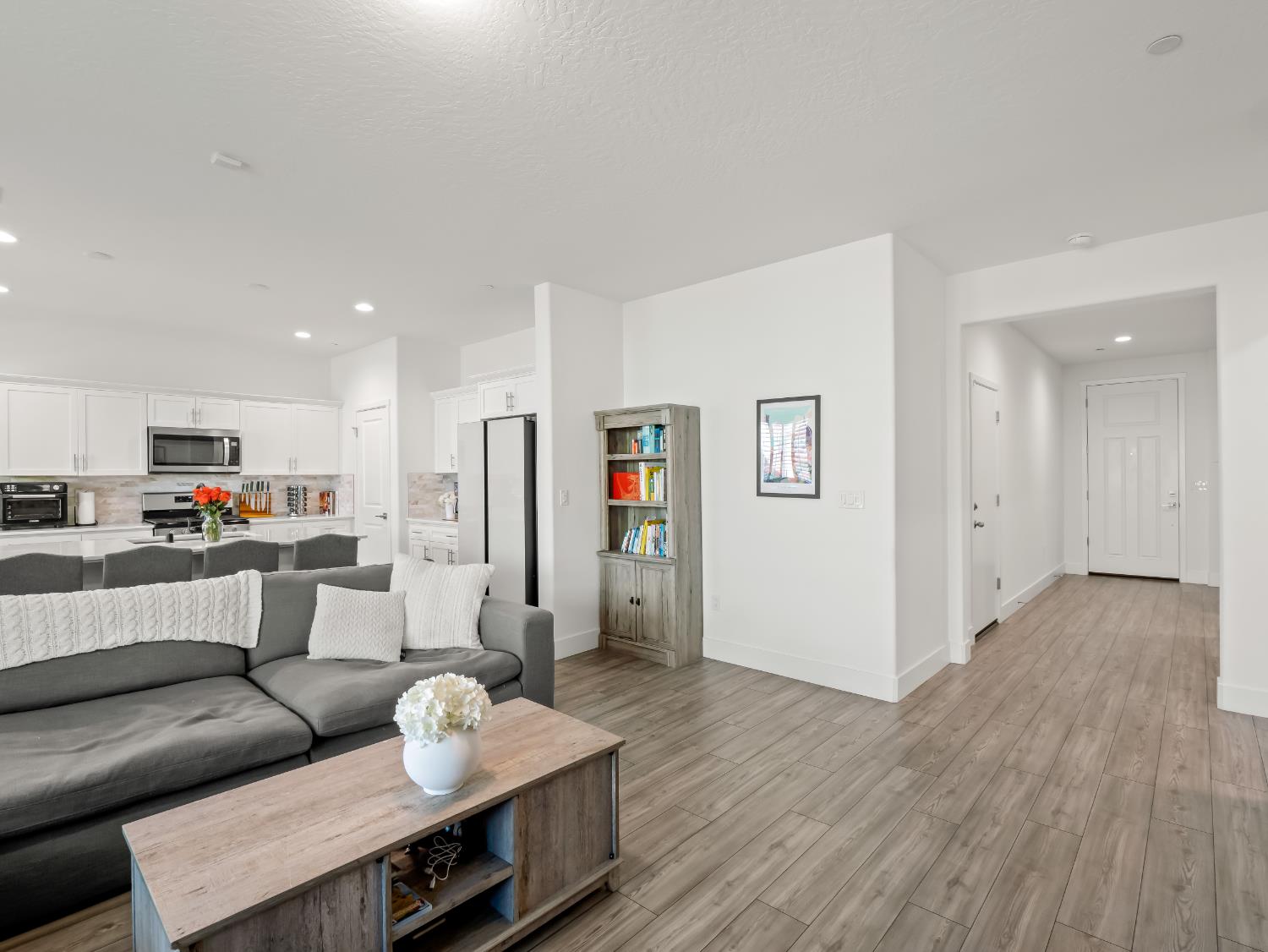 551 Talus Way South Madera, CA 93636 - Photo 4 of 48