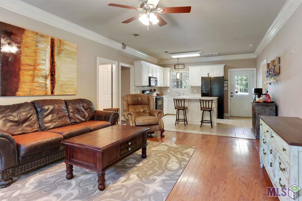 15545 Leverde Avenue Baton Rouge, LA 70817 - Photo 3 of 13 Entry