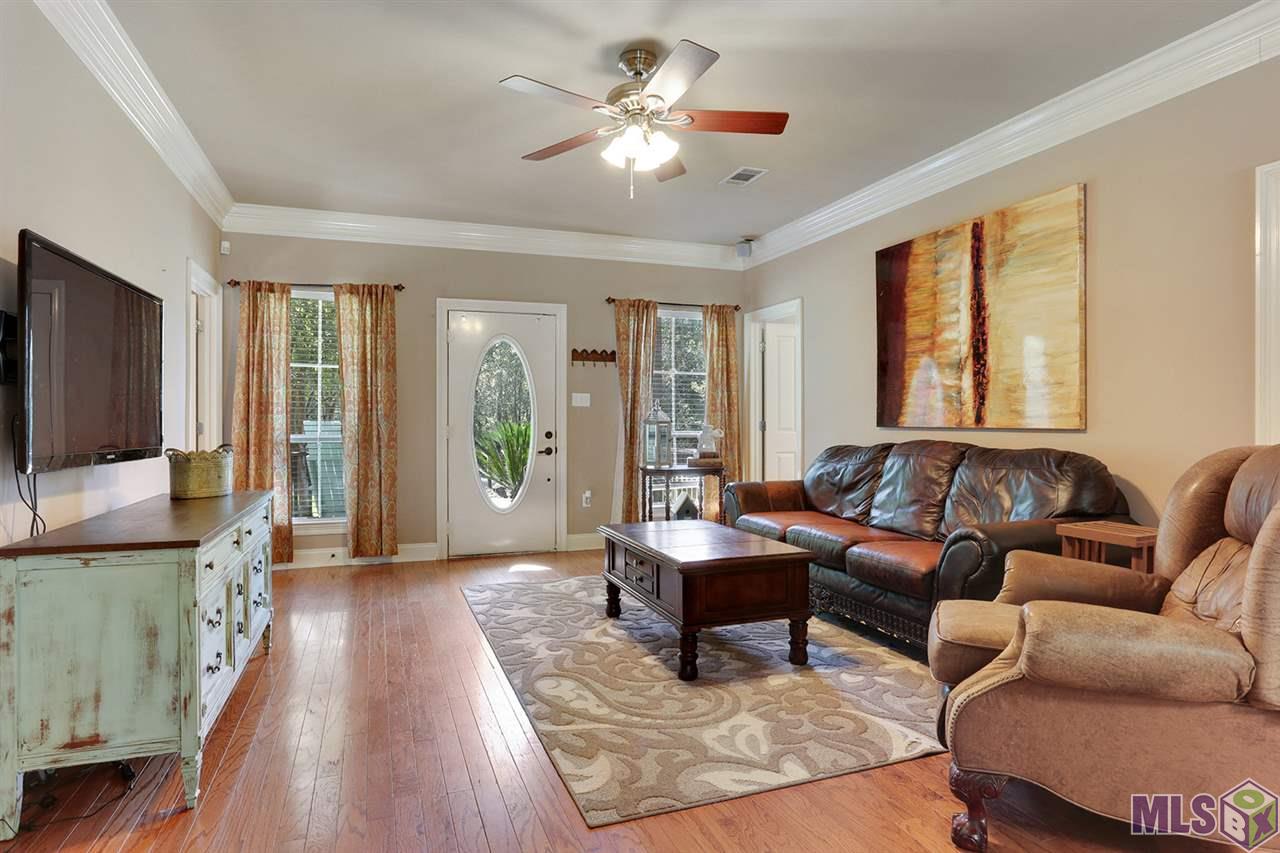 15545 Leverde Avenue Baton Rouge, LA 70817 - Photo 4 of 13 Living Room