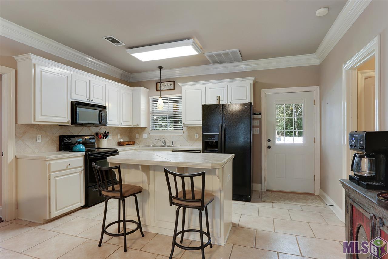 15545 Leverde Avenue Baton Rouge, LA 70817 - Photo 5 of 13 Kitchen