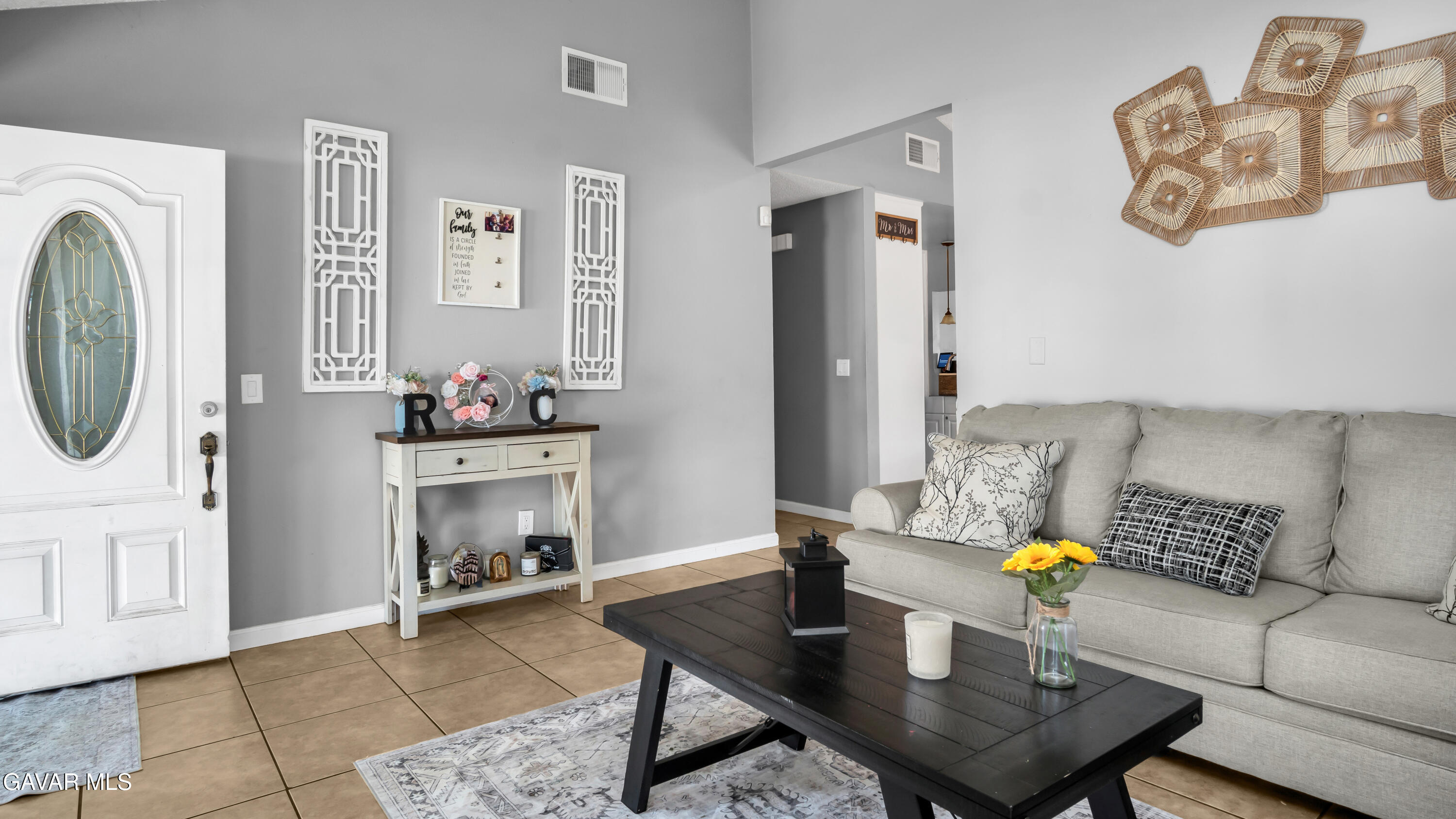 44008 Raysack Avenue Lancaster, CA 93535 - Photo 5 of 27 3-Living