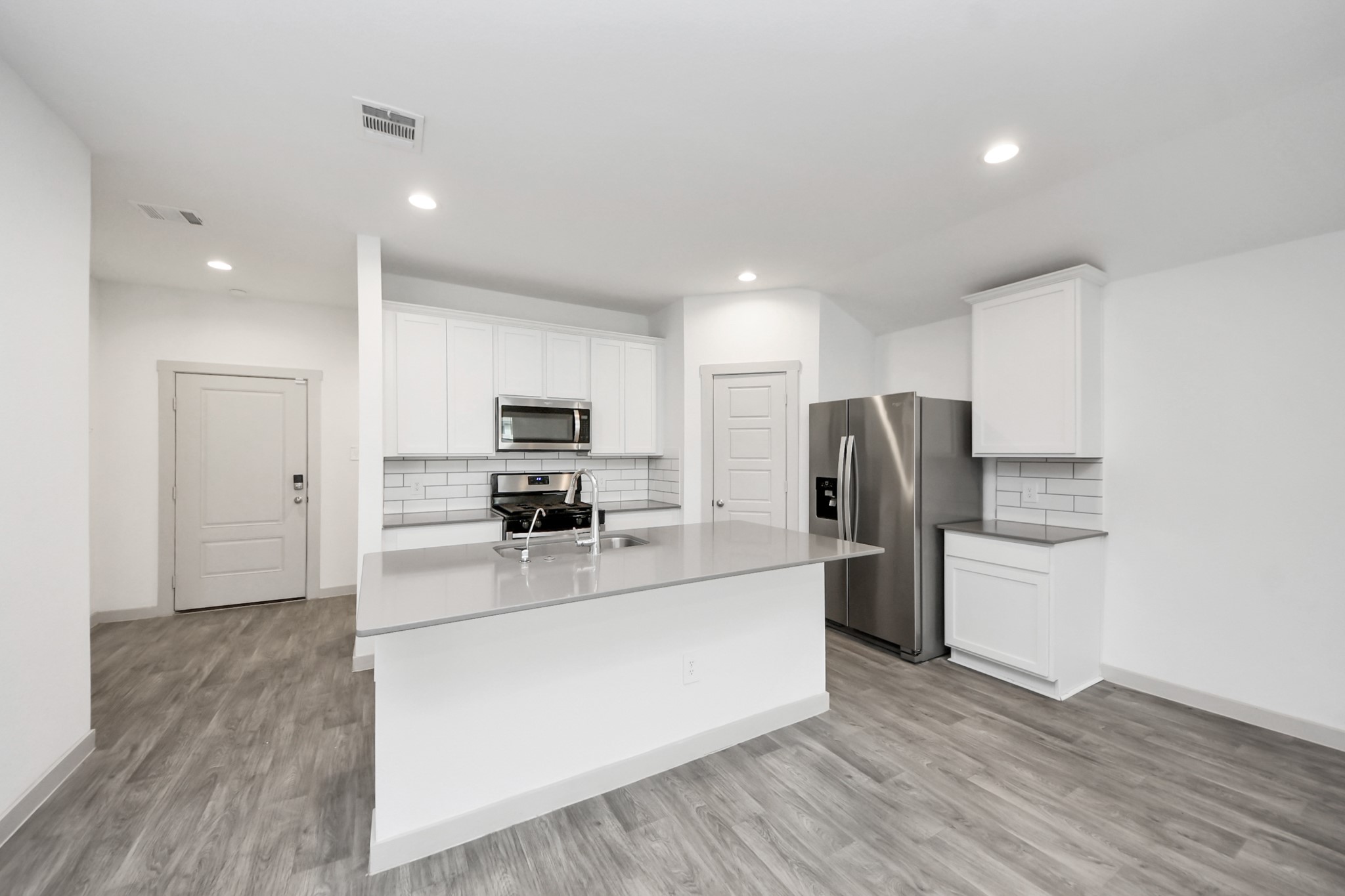 7806 Cattleman Vly Drive Rosharon, TX 77583 - Photo 16 of 40 a kitchen with refrigerator and cabinets