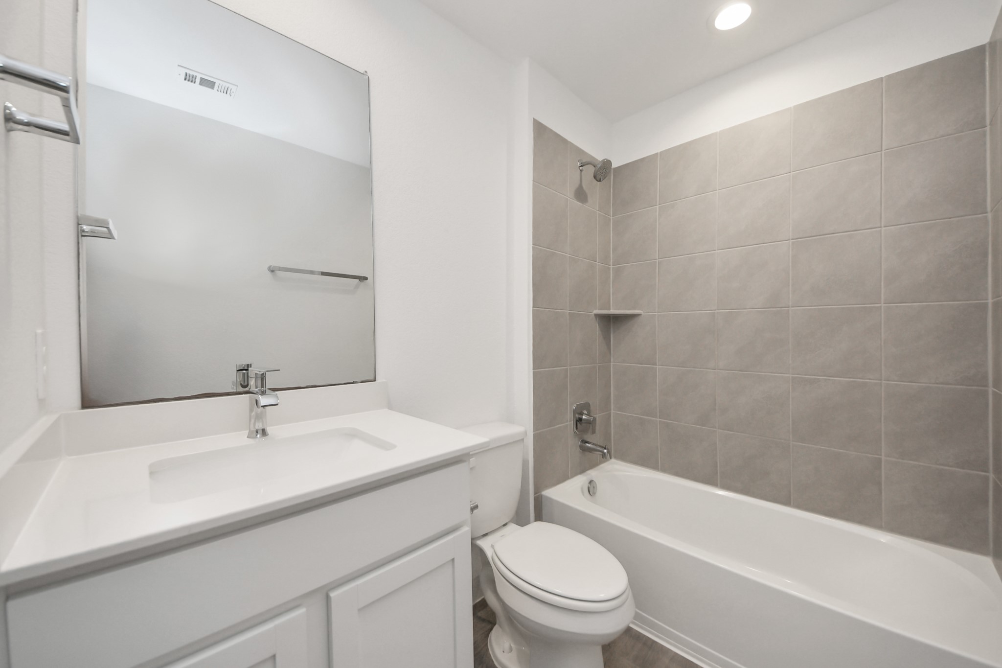 7806 Cattleman Vly Drive Rosharon, TX 77583 - Photo 20 of 40 a bathroom with a sink toilet and bathtub
