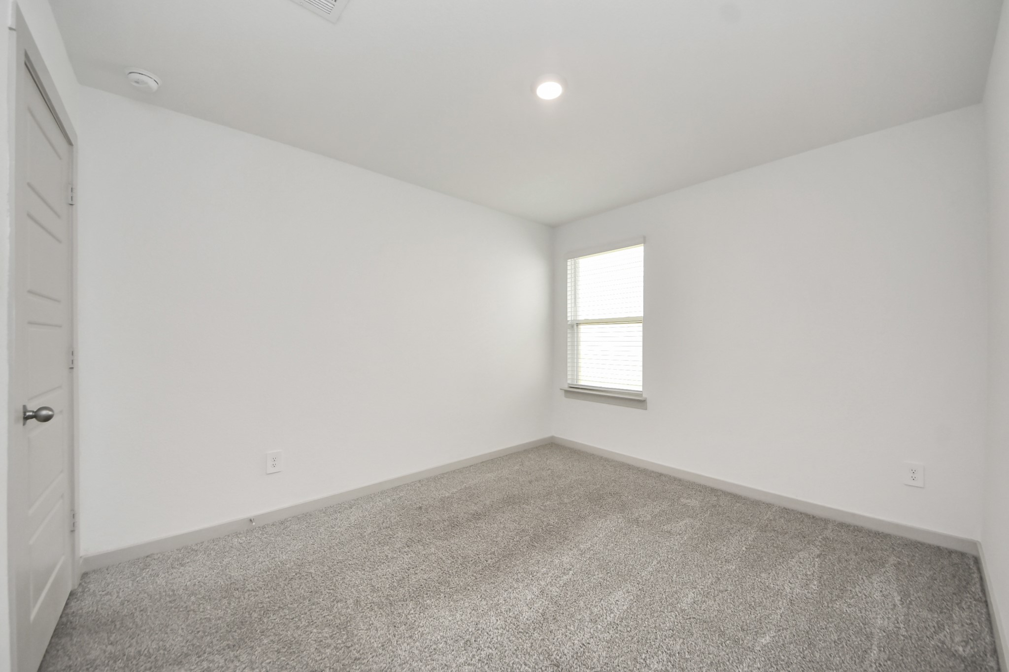 7806 Cattleman Vly Drive Rosharon, TX 77583 - Photo 22 of 40 an empty room with windows