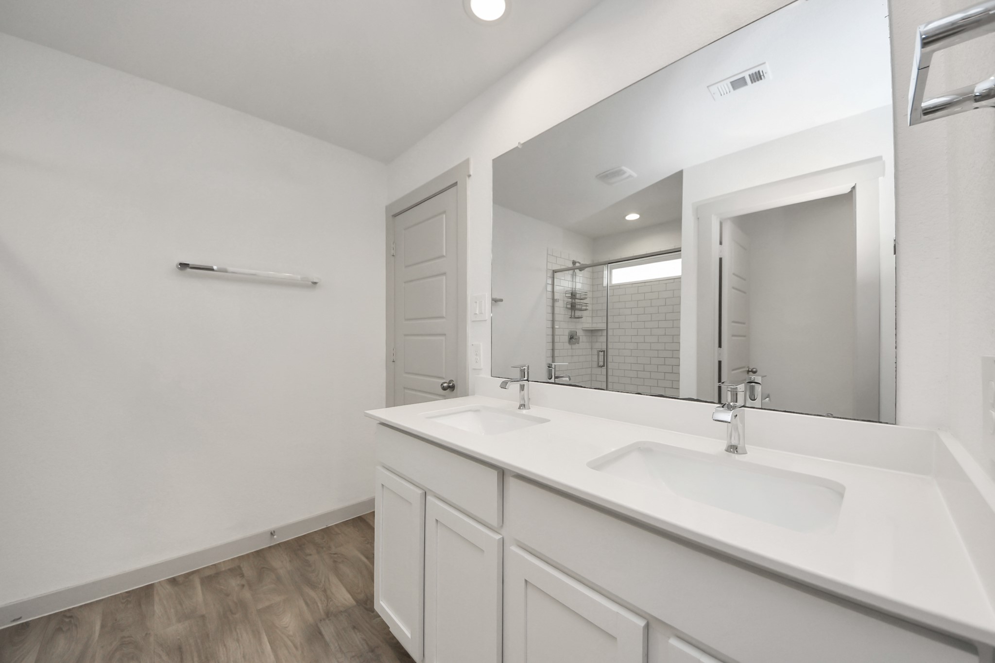 7806 Cattleman Vly Drive Rosharon, TX 77583 - Photo 32 of 40 a bathroom with a sink and a mirror