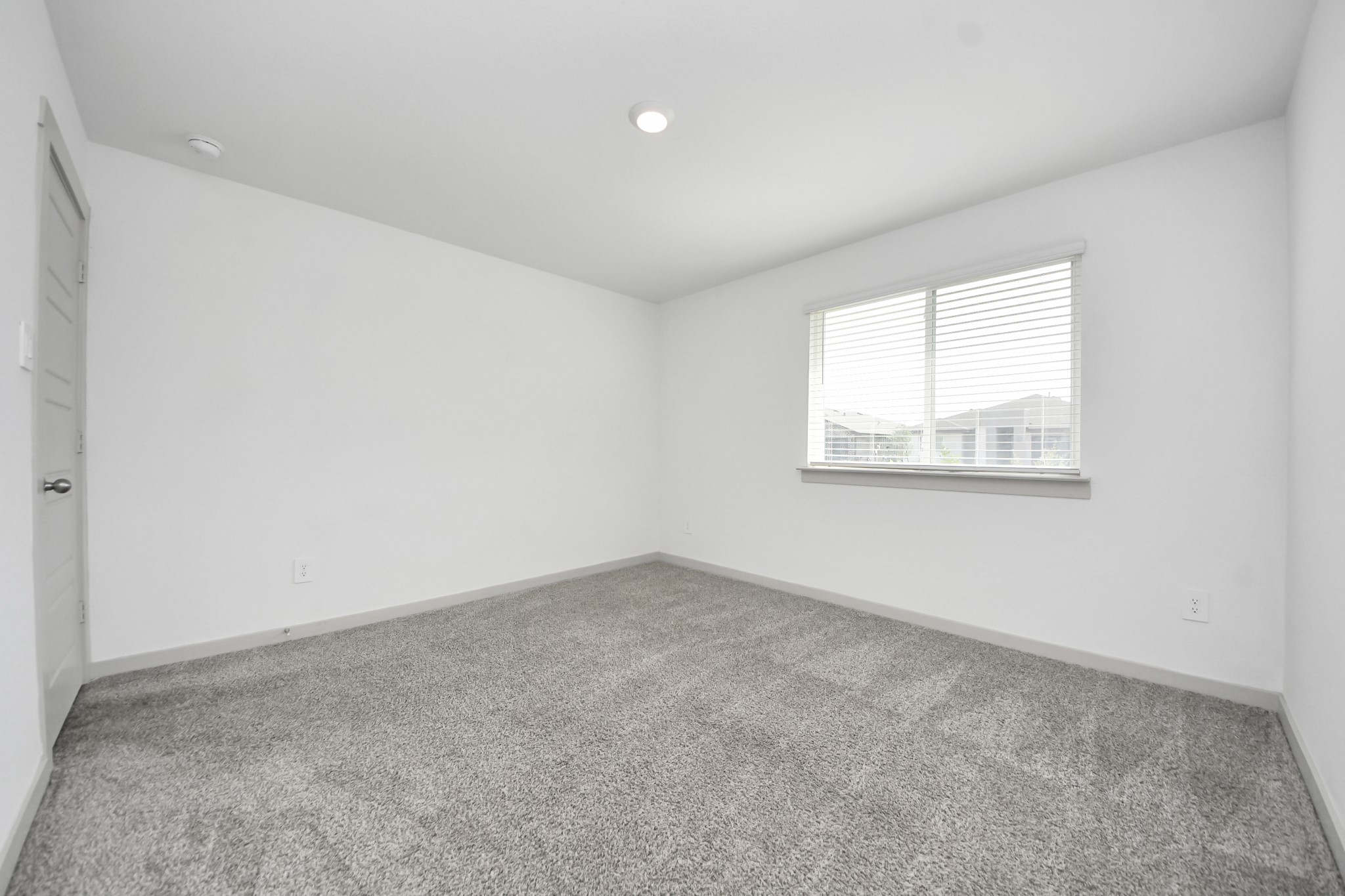 7806 Cattleman Vly Drive Rosharon, TX 77583 - Photo 8 of 40 an empty room with a window