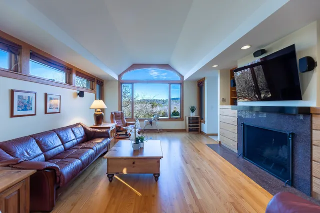 $2,495,000 | 48 Rennie Road, Hanover, NH 03755