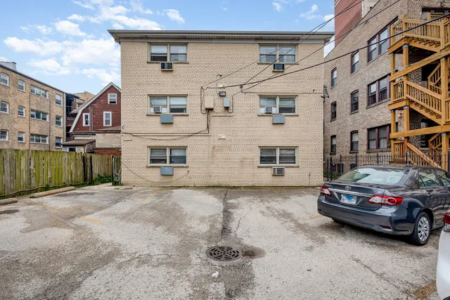 $273,000 | 1238 West Pratt Boulevard, Unit 1A, Chicago, IL 60626