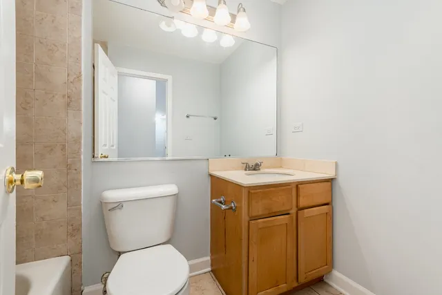 $273,000 | 1238 West Pratt Boulevard, Unit 1A, Chicago, IL 60626