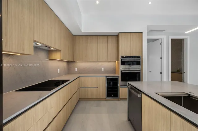 $1,590,000 | 3300 Southwest 27th Terrace, Unit 3300, Miami, FL 33133