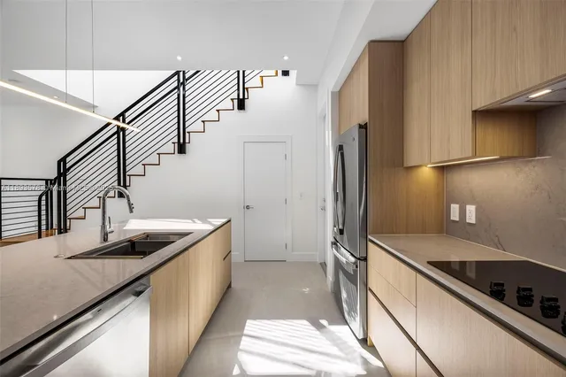 $1,590,000 | 3300 Southwest 27th Terrace, Unit 3300, Miami, FL 33133