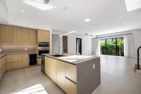 $1,590,000 | 3300 Southwest 27th Terrace, Unit 3300, Miami, FL 33133