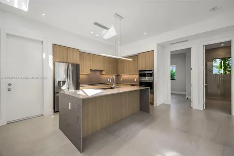 $1,590,000 | 3300 Southwest 27th Terrace, Unit 3300, Miami, FL 33133