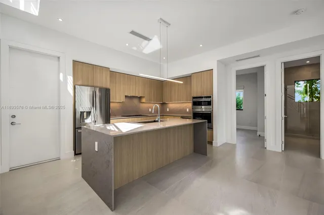 $1,590,000 | 3300 Southwest 27th Terrace, Unit 3300, Miami, FL 33133