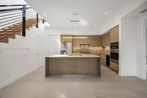 $1,590,000 | 3300 Southwest 27th Terrace, Unit 3300, Miami, FL 33133