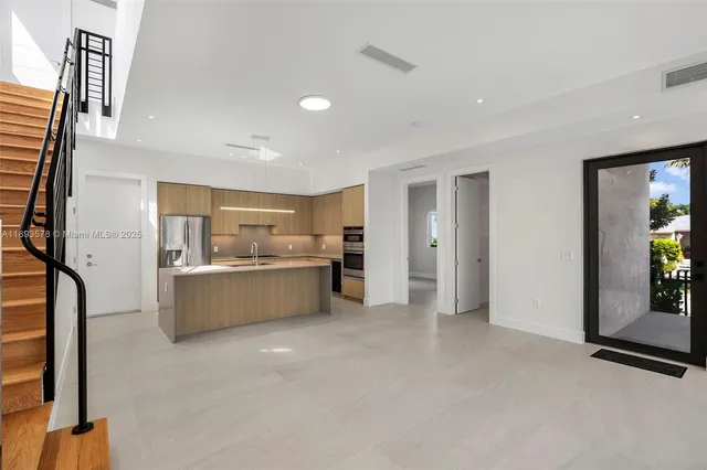 $1,590,000 | 3300 Southwest 27th Terrace, Unit 3300, Miami, FL 33133