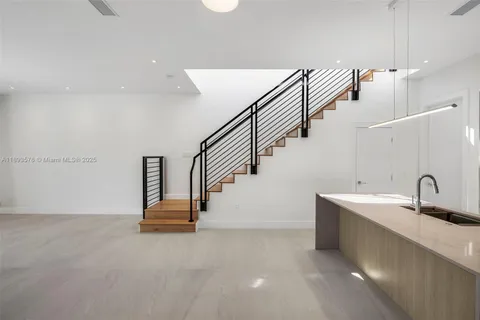 $1,590,000 | 3300 Southwest 27th Terrace, Unit 3300, Miami, FL 33133