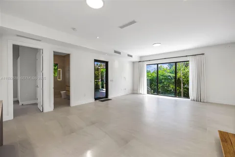 $1,590,000 | 3300 Southwest 27th Terrace, Unit 3300, Miami, FL 33133