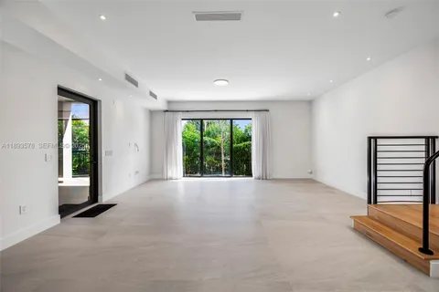 $1,590,000 | 3300 Southwest 27th Terrace, Unit 3300, Miami, FL 33133