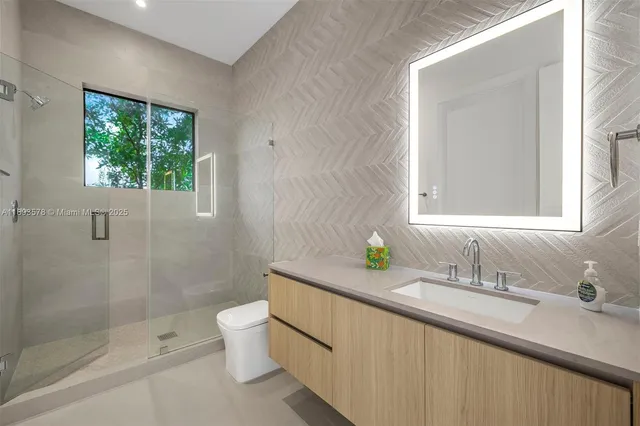 $1,590,000 | 3300 Southwest 27th Terrace, Unit 3300, Miami, FL 33133