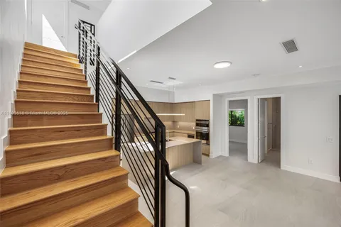 $1,590,000 | 3300 Southwest 27th Terrace, Unit 3300, Miami, FL 33133