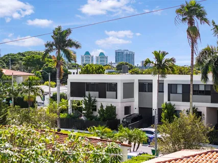 $1,590,000 | 3300 Southwest 27th Terrace, Unit 3300, Miami, FL 33133