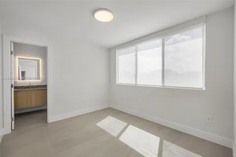 $1,590,000 | 3300 Southwest 27th Terrace, Unit 3300, Miami, FL 33133
