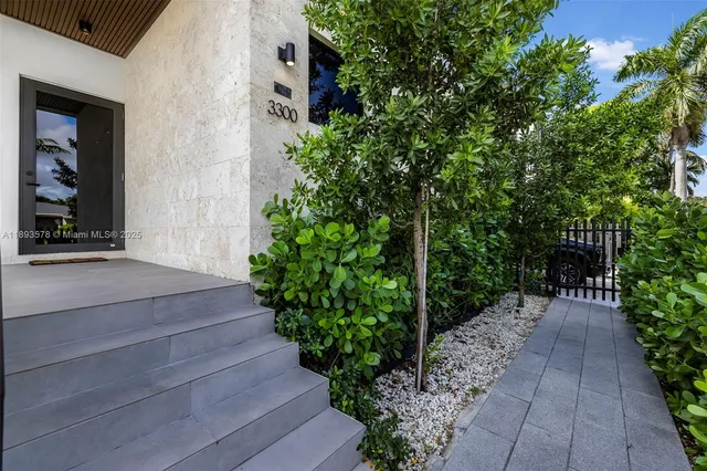 $1,590,000 | 3300 Southwest 27th Terrace, Unit 3300, Miami, FL 33133