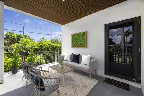 $1,590,000 | 3300 Southwest 27th Terrace, Unit 3300, Miami, FL 33133