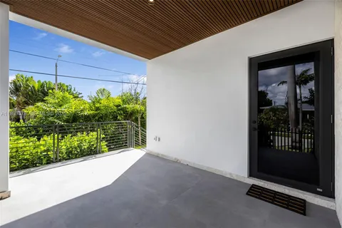 $1,590,000 | 3300 Southwest 27th Terrace, Unit 3300, Miami, FL 33133