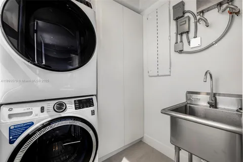 $1,590,000 | 3300 Southwest 27th Terrace, Unit 3300, Miami, FL 33133