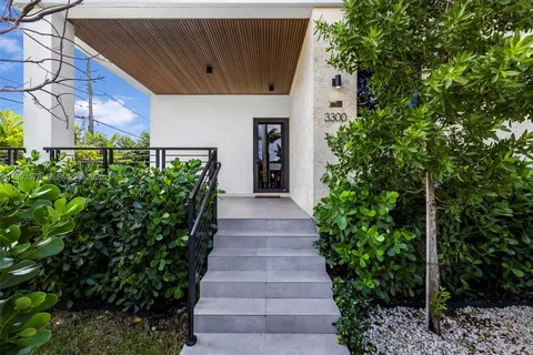 $1,590,000 | 3300 Southwest 27th Terrace, Unit 3300, Miami, FL 33133