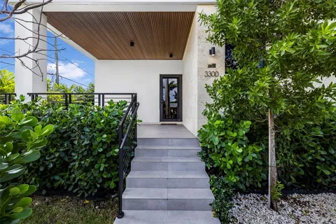 $1,590,000 | 3300 Southwest 27th Terrace, Unit 3300, Miami, FL 33133