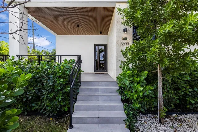$1,590,000 | 3300 Southwest 27th Terrace, Unit 3300, Miami, FL 33133