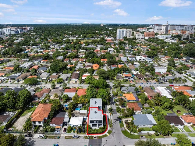 $1,590,000 | 3300 Southwest 27th Terrace, Unit 3300, Miami, FL 33133