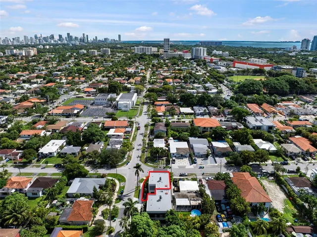 $1,590,000 | 3300 Southwest 27th Terrace, Unit 3300, Miami, FL 33133