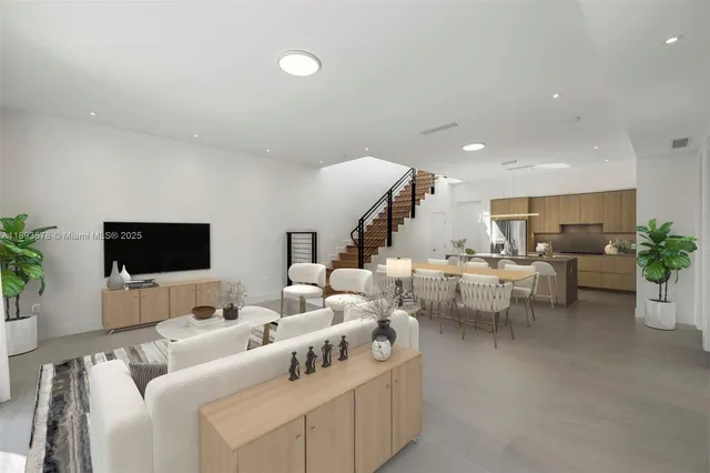 $1,590,000 | 3300 Southwest 27th Terrace, Unit 3300, Miami, FL 33133