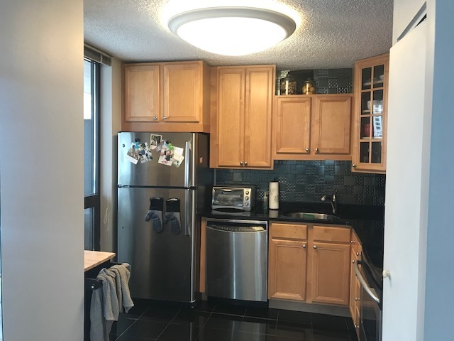 33 West Delaware Place, Unit 18B Chicago, IL 60610 - Photo 7 of 9