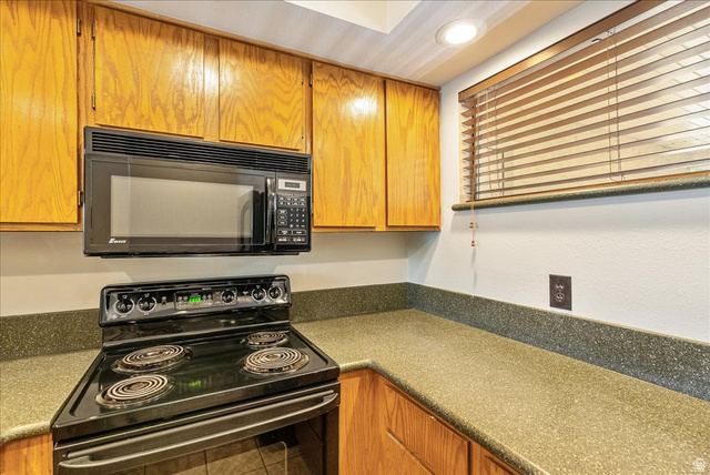 7327 Springcrest Court, Unit 30 Midvale, UT 84047 - Photo 12 of 36